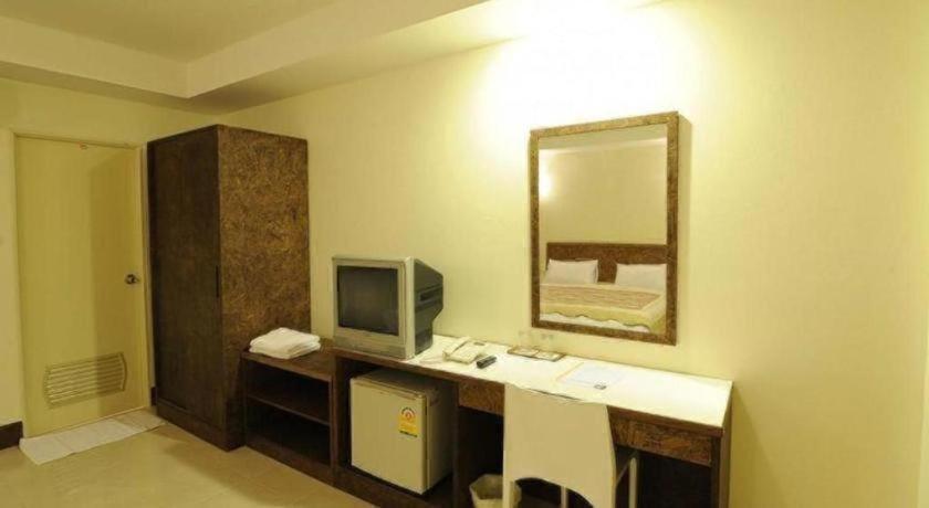 Trat Center Hotel Exterior foto
